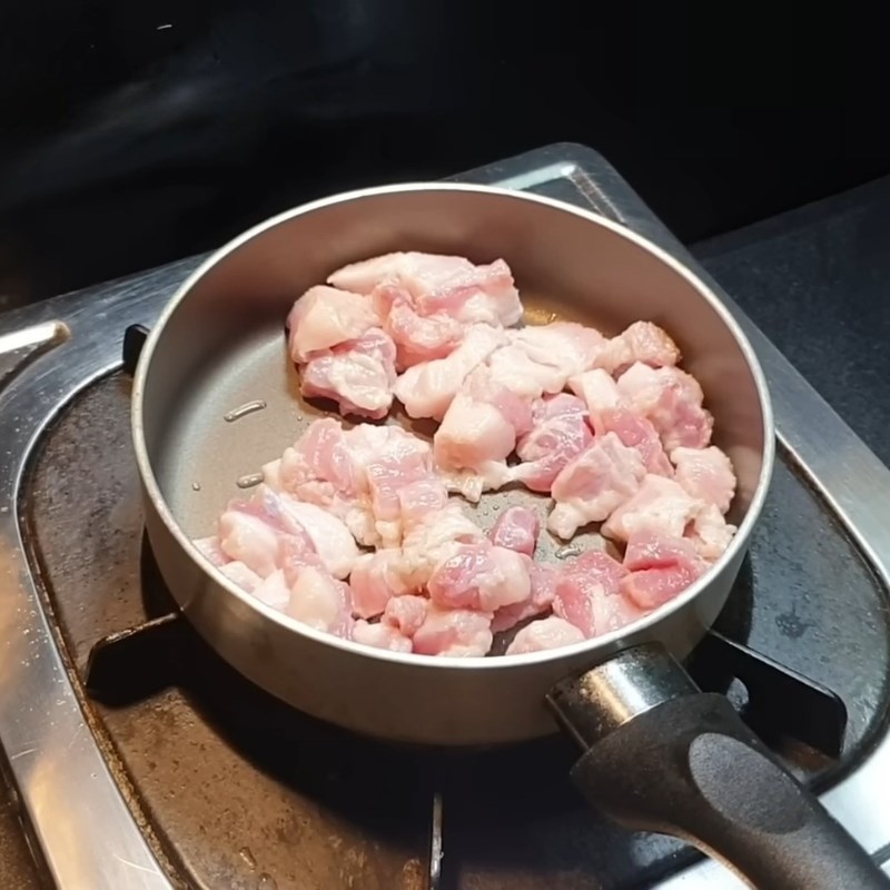 Bước 2 Thắng tóp mỡ vàng giòn béo ngậy Kho quẹt thịt ba rọi