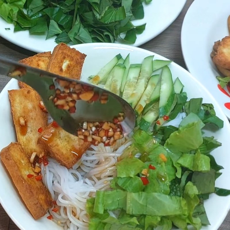 Bước 3 Thành phẩm Nước tương tỏi ớt ăn bún