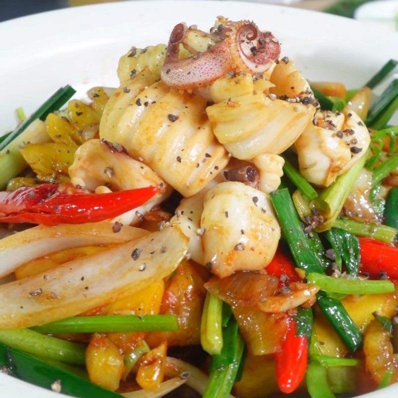 Bước 5 Thành phẩm Mực xào cần tây dứa