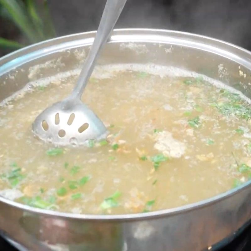 Bước 4 Thưởng thức lẩu cua cà ra đúng điệu lẩu cà ra