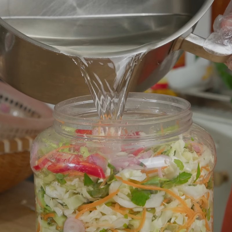 Bước 4 Tiến hành muối dưa bắp cải Dưa bắp cải muối