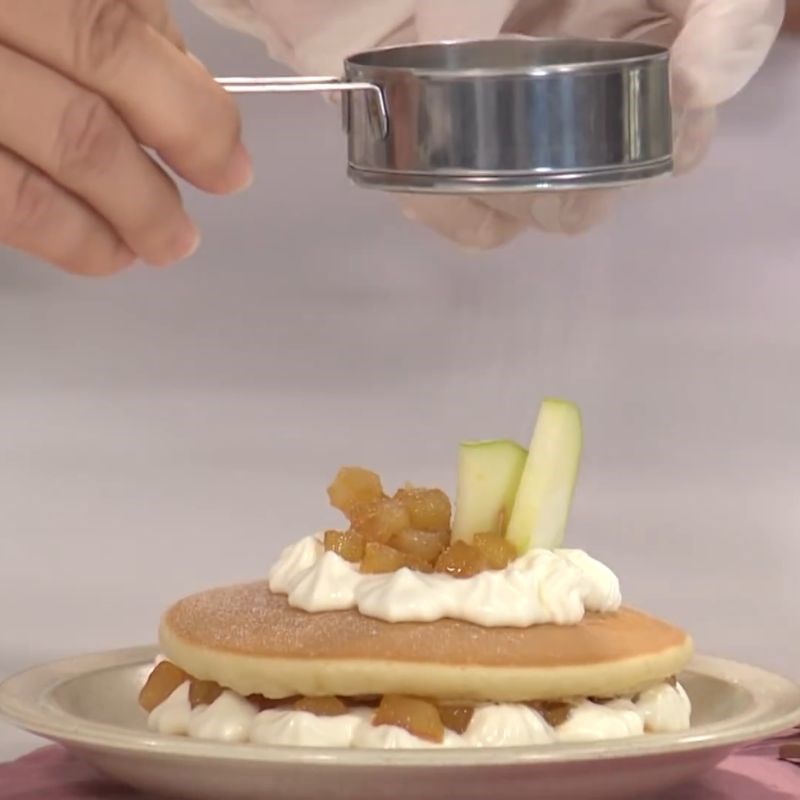 Bước 6 Trình bày món tráng miệng hấp dẫn Bánh pancake táo