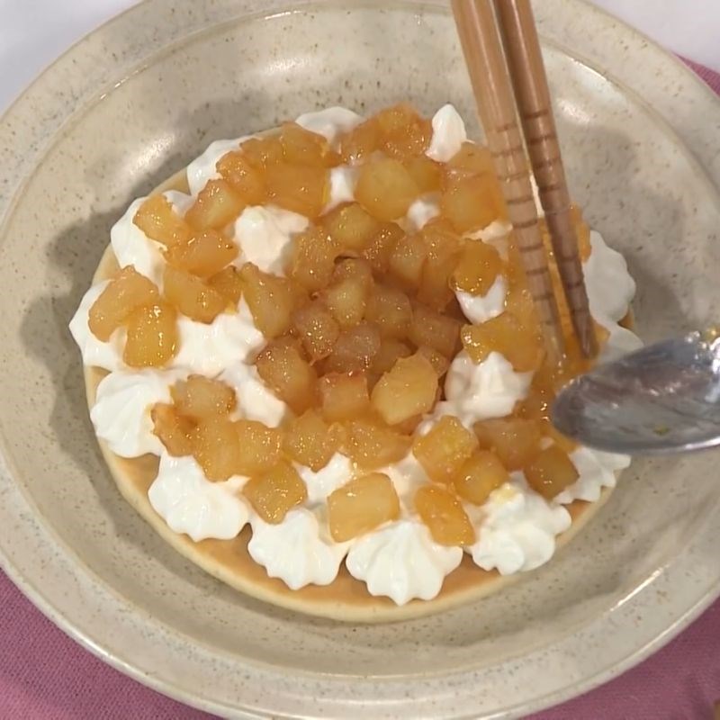 Bước 6 Trình bày món tráng miệng hấp dẫn Bánh pancake táo