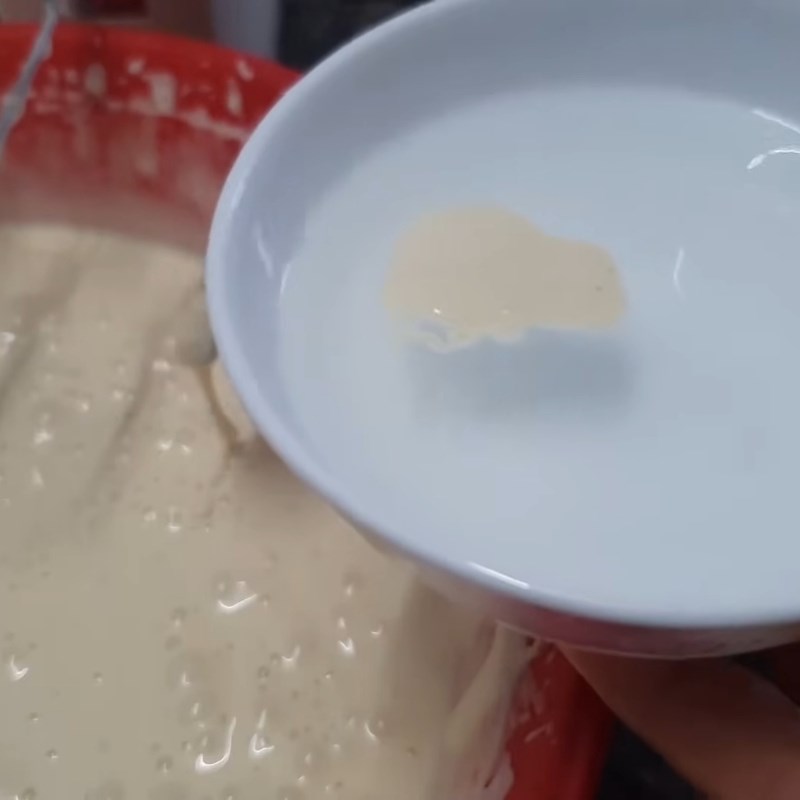 Bước 4 Trộn bột và đánh hỗn hợp hoàn chỉnh Bánh thuẫn miền Trung