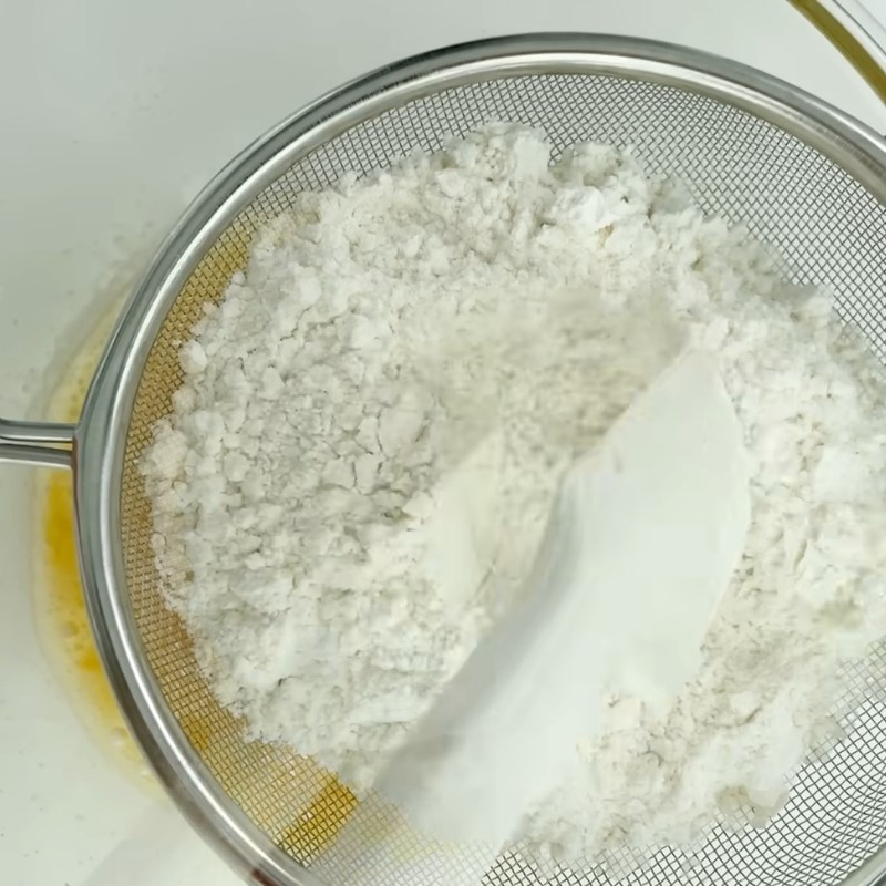 Bước 1 Trộn bột vỏ bánh mềm xốp Bánh rán Doremon từ bột mì