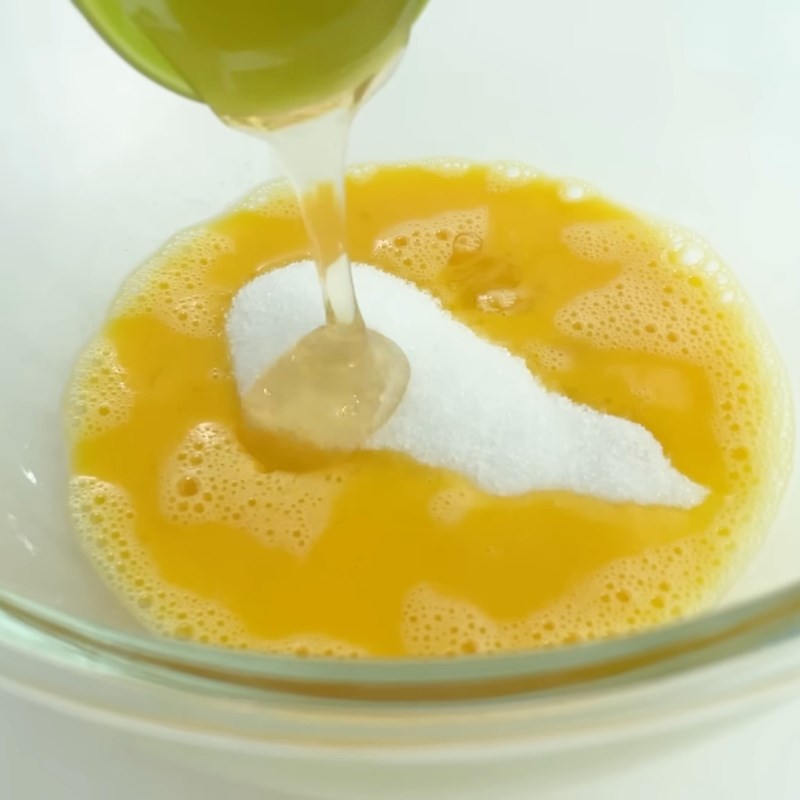 Bước 1 Trộn bột vỏ bánh mềm xốp Bánh rán Doremon từ bột mì