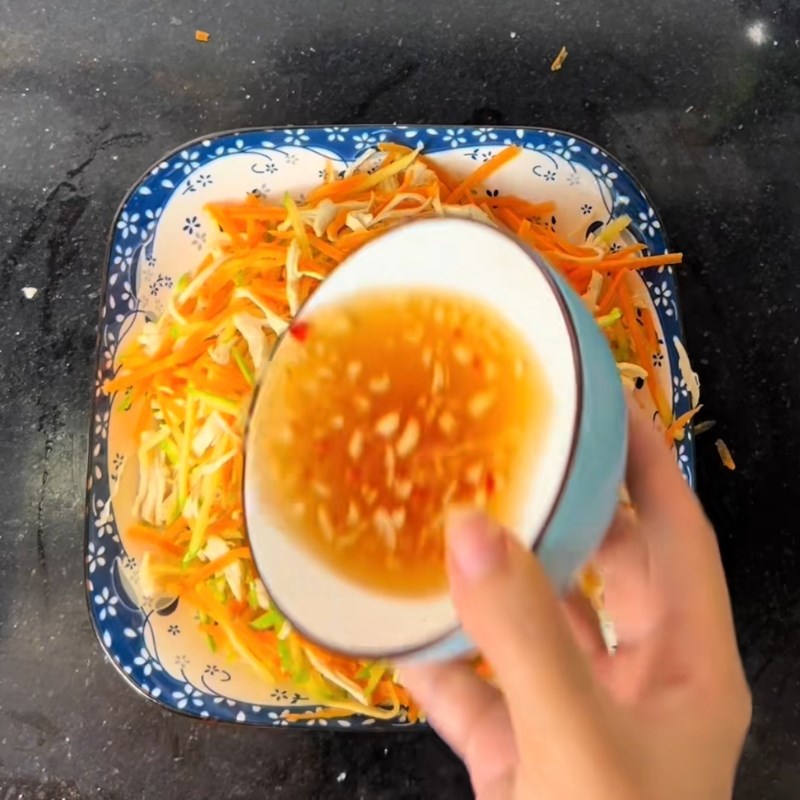 Bước 4 Trộn gỏi ức gà xoài xanh Nộm ức gà