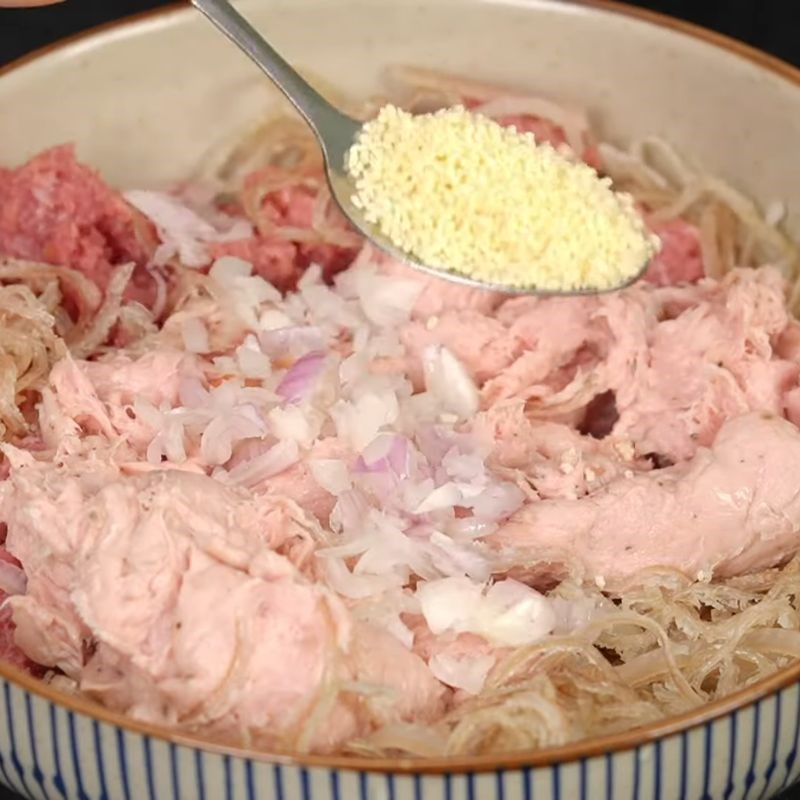 Bước 2 Trộn nhân nem chua và ướp gia vị nem chua rán