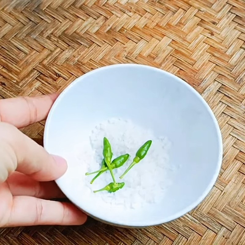 Bước 3 Ủ chuối và làm muối ớt chấm Chuối già luộc