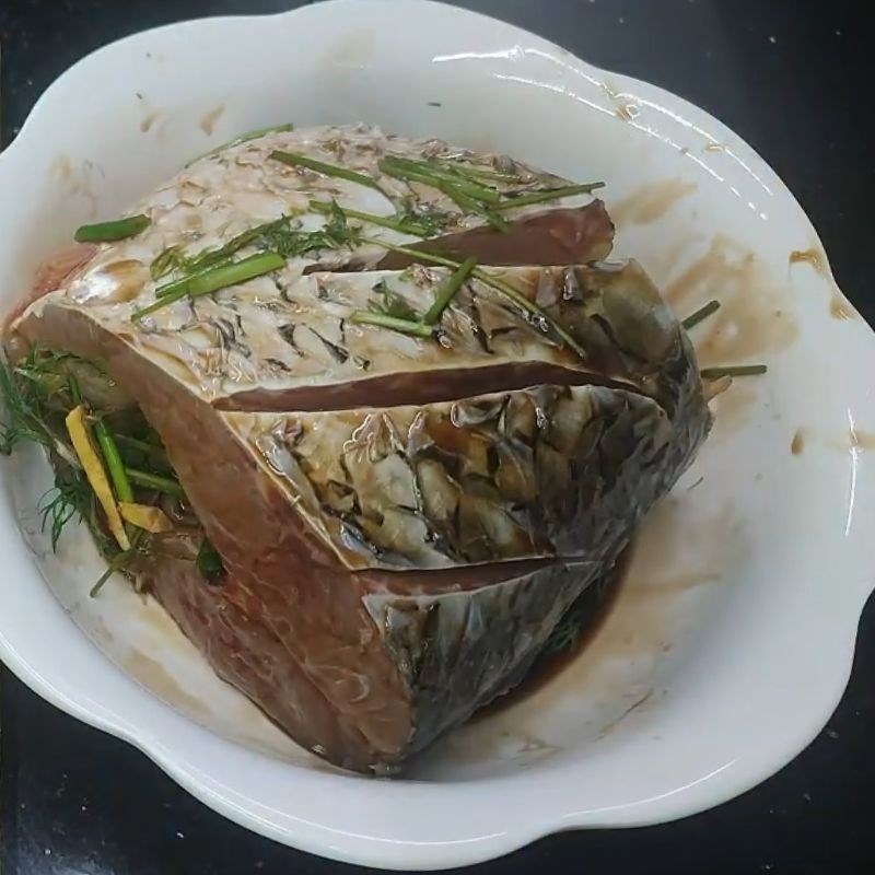 Bước 2 Ướp cá trắm đậm đà cá trắm hấp xì dầu