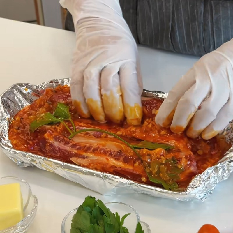 Bước 3 Ướp dẻ sườn bò Dẻ sườn bò nướng sa tế