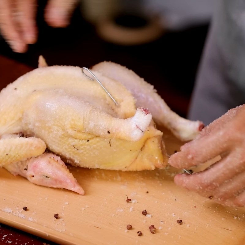 Bước 2 Ướp gà ủ muối hoa tiêu thấm vị Gà ủ muối hoa tiêu