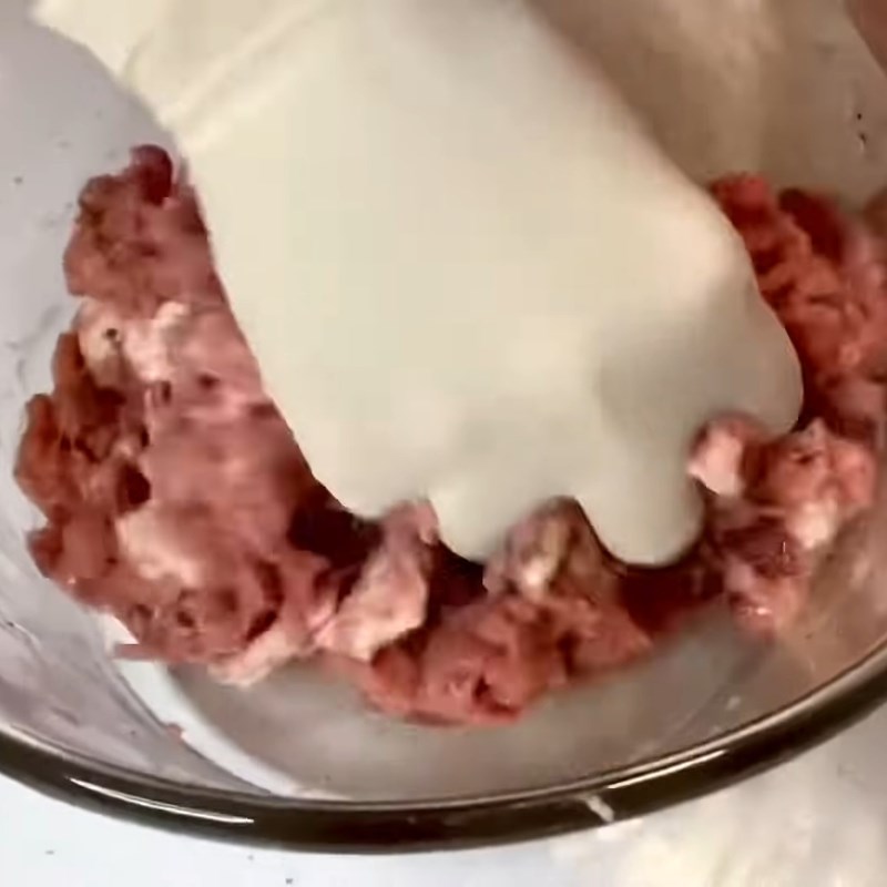 Bước 3 Ướp gia vị cho giò sống Giò lụa miền Bắc