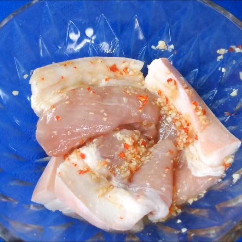 Bước 2 Ướp thịt ba rọi cơm âm phủ
