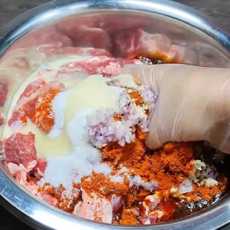 Bước 2 Ướp thịt bò Bò kho miền Nam