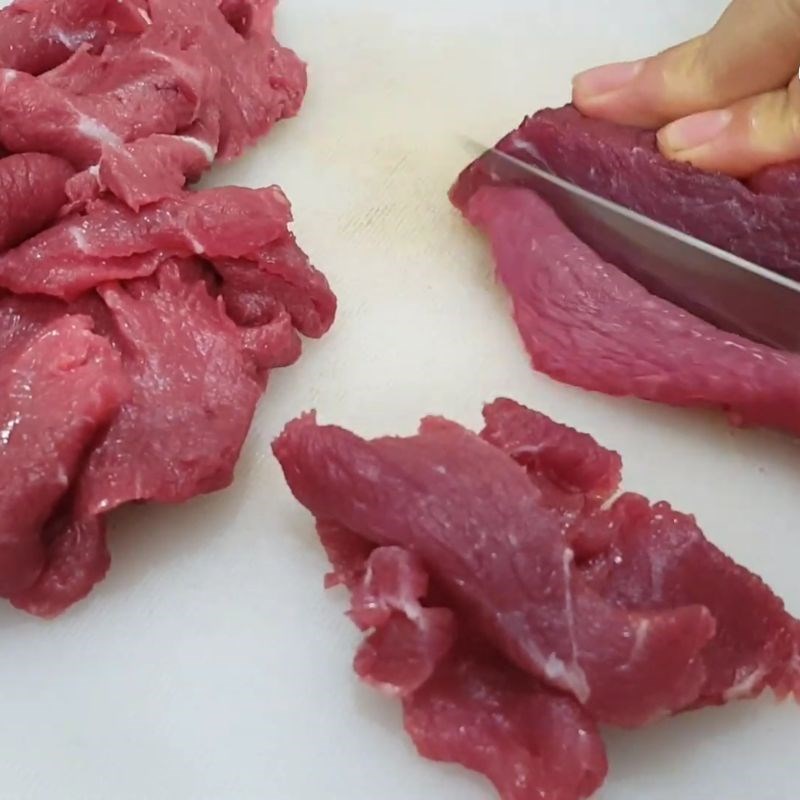 Bước 3 Ướp thịt bò xào thơm lừng bún bò trộn