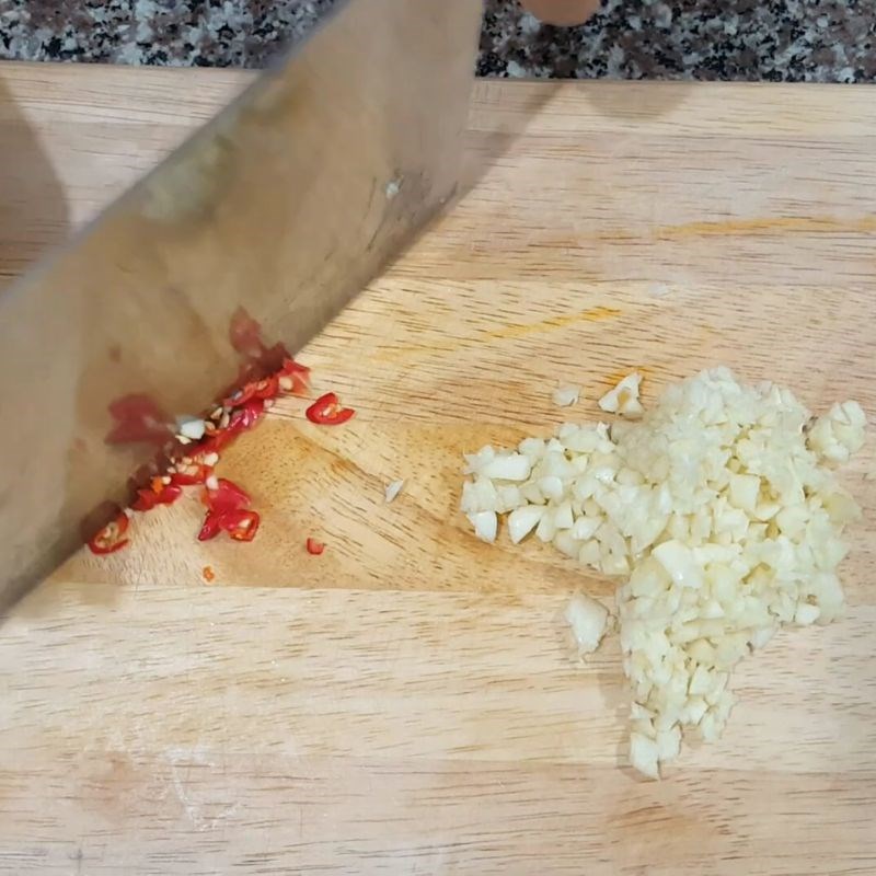 Bước 3 Ướp thịt bò xào thơm lừng bún bò trộn