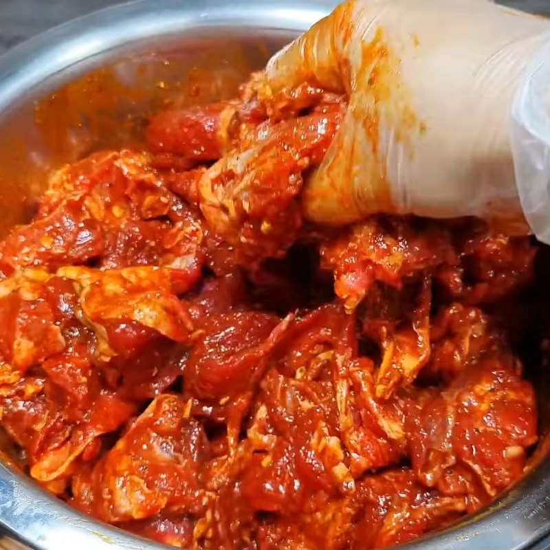 Bước 2 Ướp thịt bò Bò kho miền Nam