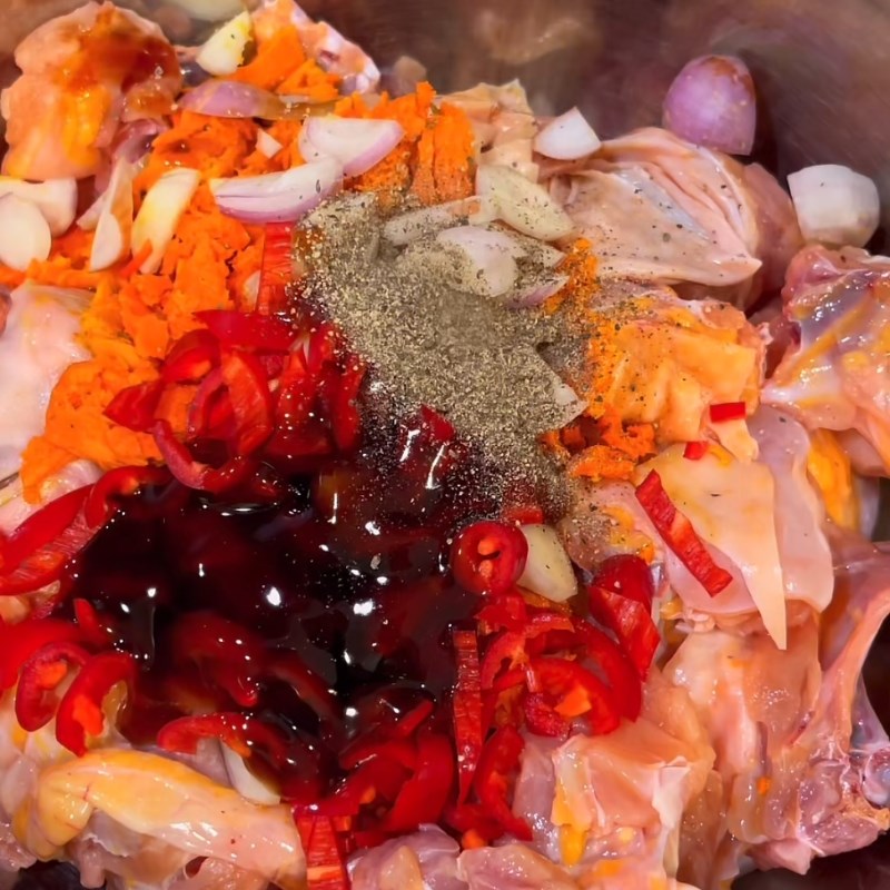 Bước 2 Ướp thịt gà Gà rang nghệ