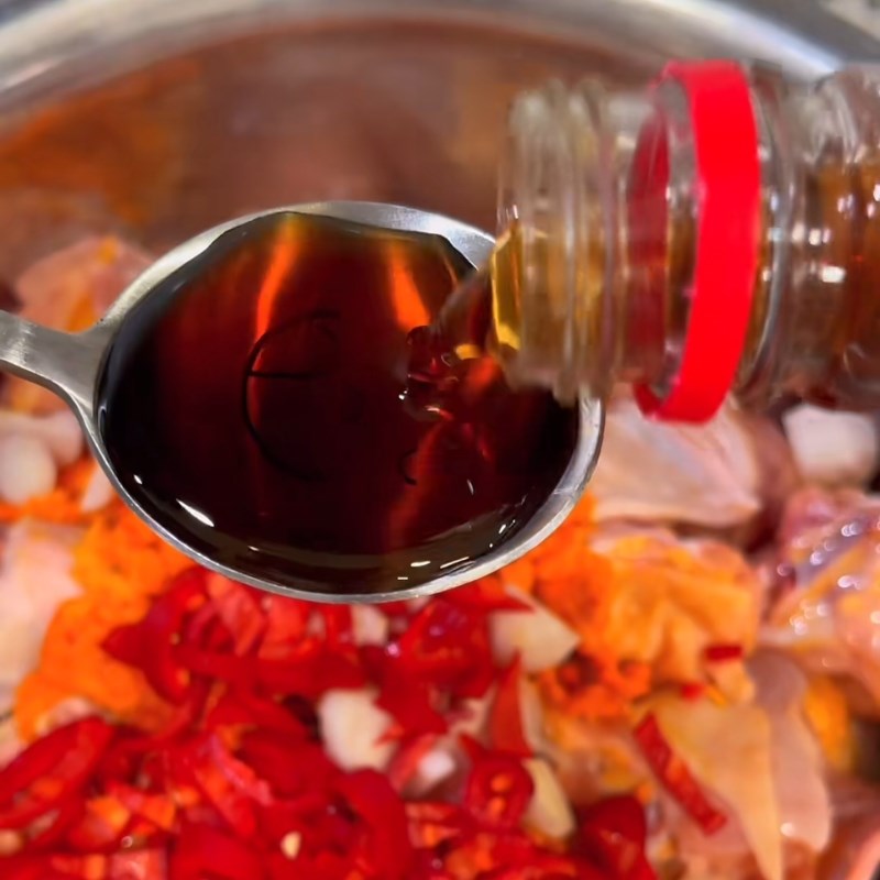 Bước 2 Ướp thịt gà Gà rang nghệ