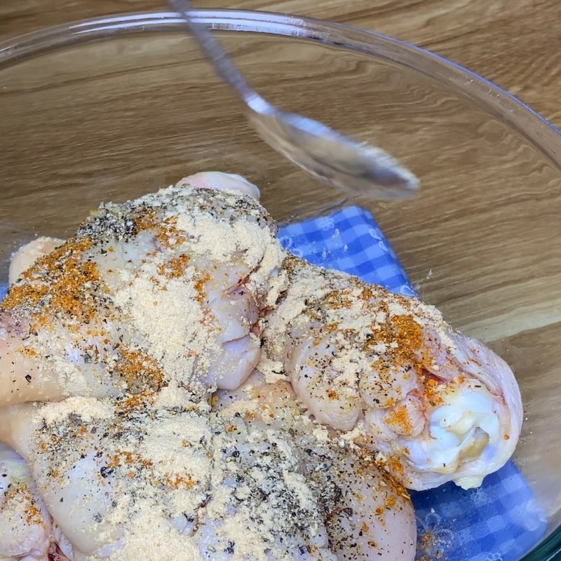 Bước 2 Ướp thịt gà Đùi gà sốt chua ngọt