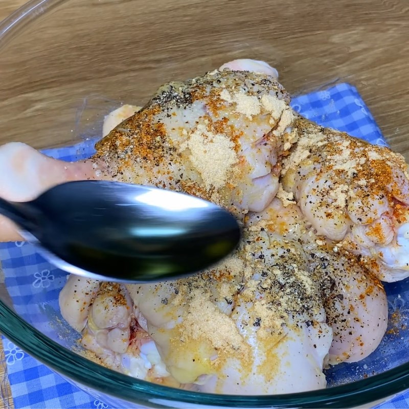 Bước 2 Ướp thịt gà Đùi gà sốt chua ngọt