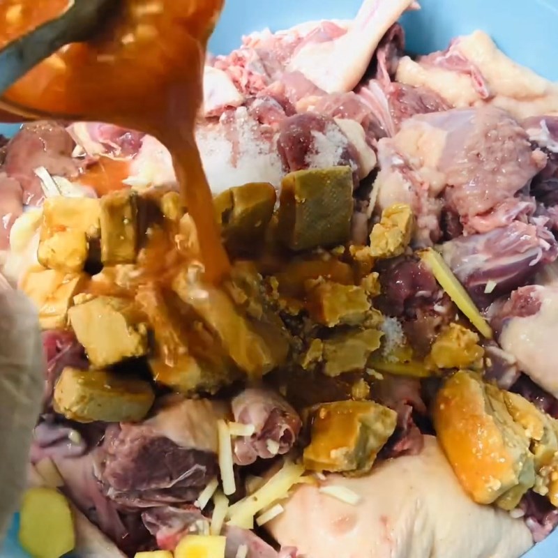 Bước 2 Ướp thịt vịt đậm đà Vịt kho chao