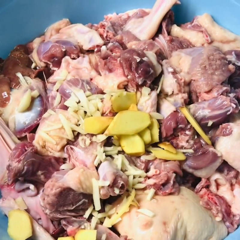 Bước 2 Ướp thịt vịt đậm đà Vịt kho chao