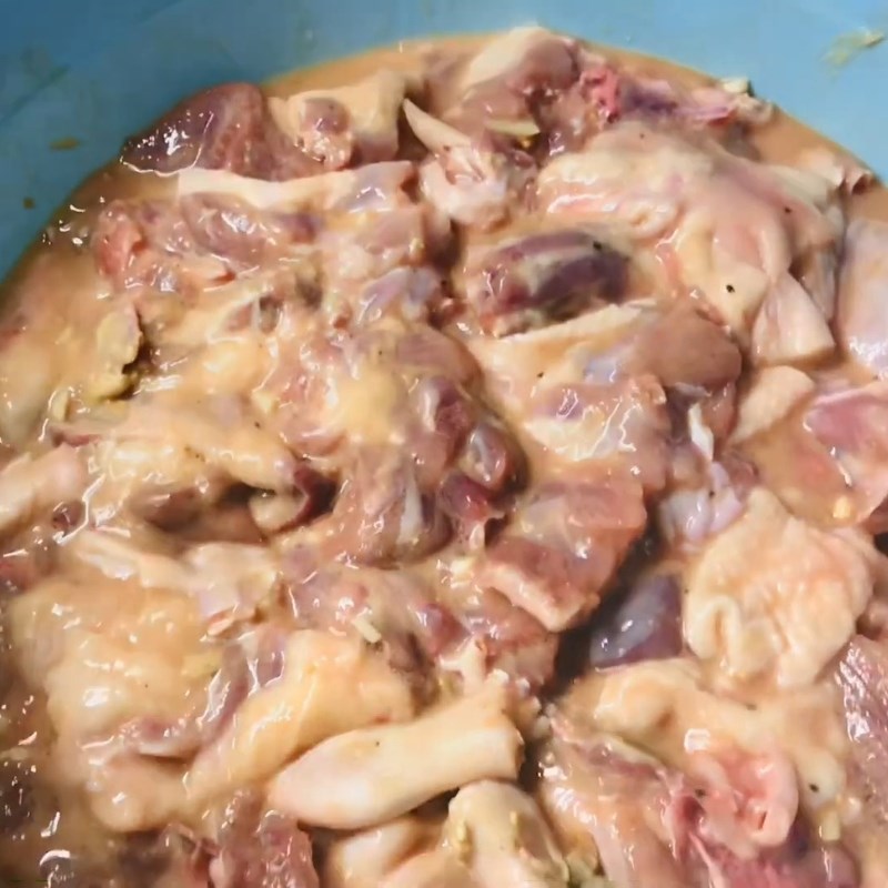 Bước 2 Ướp thịt vịt đậm đà Vịt kho chao