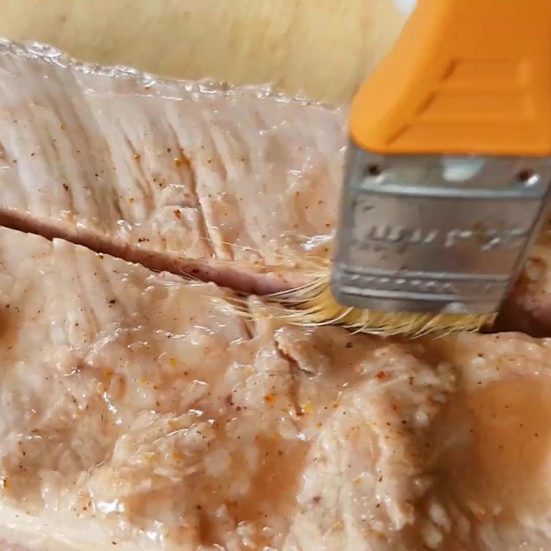 Bước 2 Xăm da và ướp thịt heo quay Bún heo quay