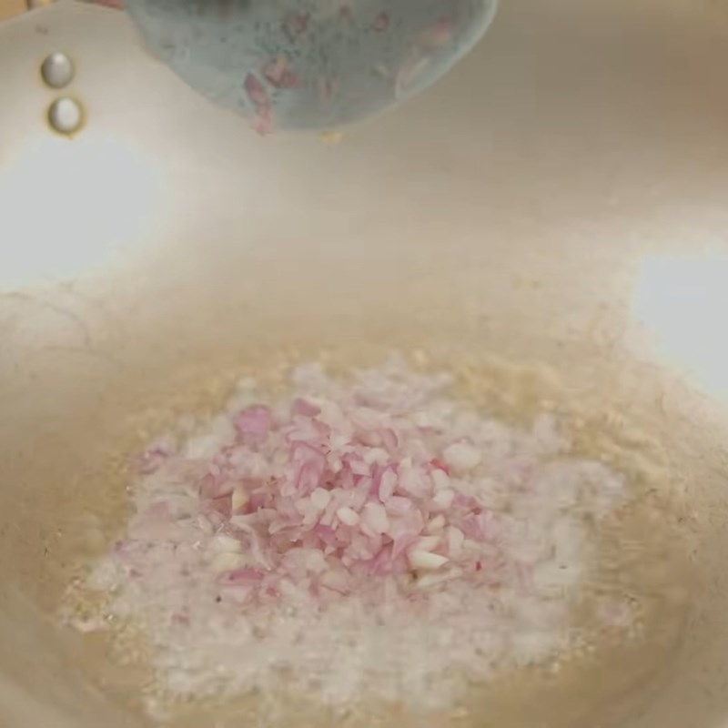 Bước 3 Xào cà chua tạo sốt Thịt băm sốt cà chua