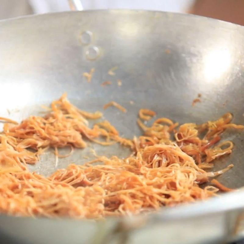 Bước 6 Xào chung và ninh canh măng mực canh măng mực