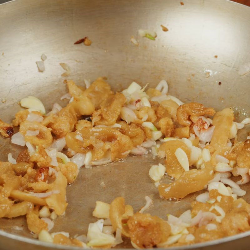 Bước 4 Xào lòng già với dưa chua lòng già xào dưa chua