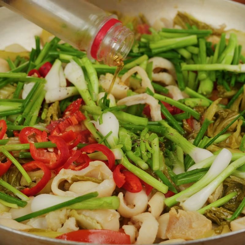 Bước 4 Xào lòng già với dưa chua lòng già xào dưa chua