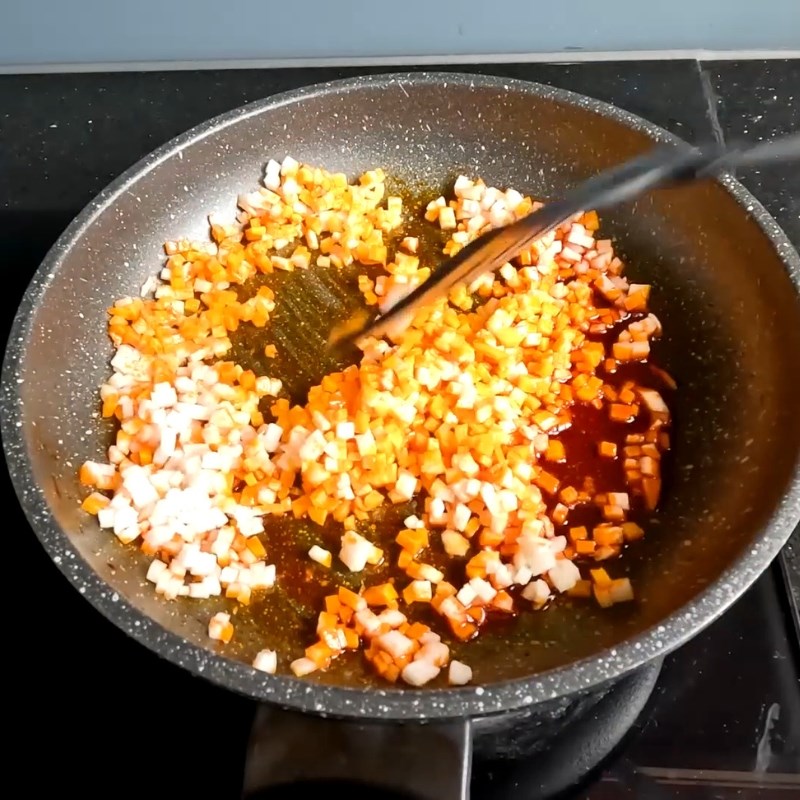 Bước 4 Xào nhân bánh đúc mặn thơm lừng Bánh đúc nước cốt dừa