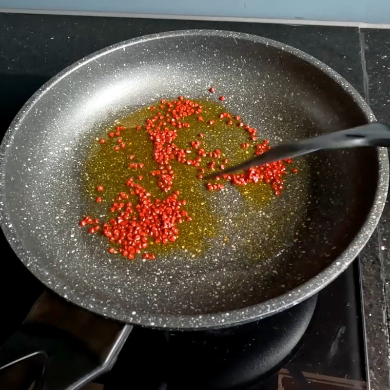 Bước 4 Xào nhân bánh đúc mặn thơm lừng Bánh đúc nước cốt dừa