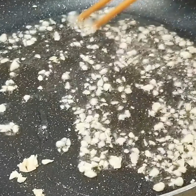 Bước 4 Xào thịt bò nhanh tay Gỏi bò rau má