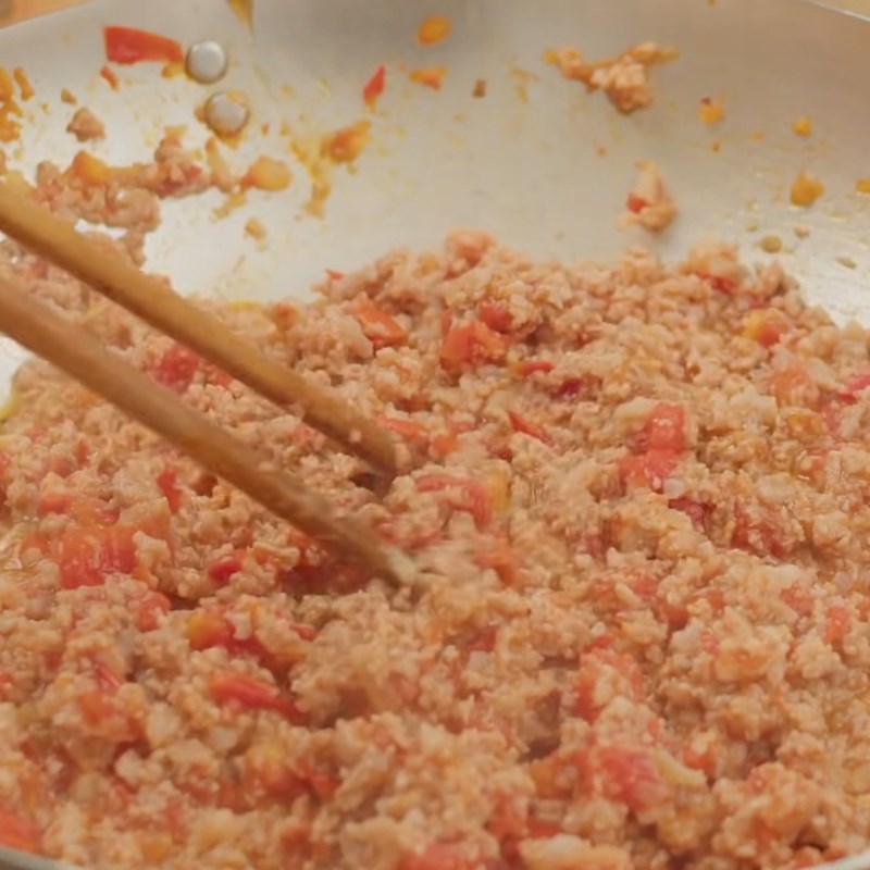 Bước 4 Xào thịt và nêm nếm gia vị Thịt băm sốt cà chua