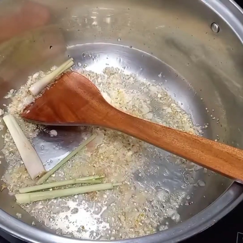 Bước 2 Xào thịt vịt Vịt hầm sả