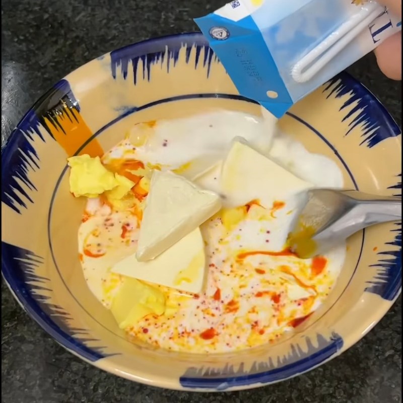 Bước 2 Xay nhuyễn hỗn hợp sốt kem trứng muối Bò sốt trứng muối