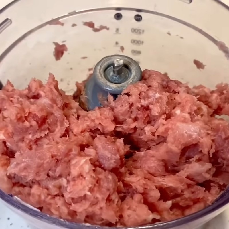 Bước 2 Xay thịt lần 1 Giò lụa miền Bắc