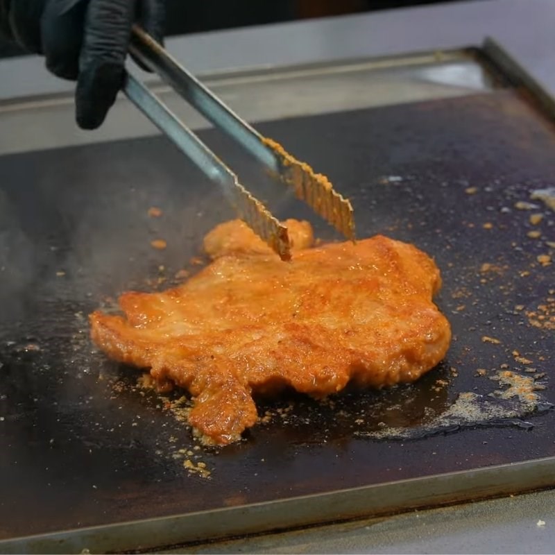 Bước 3 Áp chảo và nướng thịt Nọng heo nướng