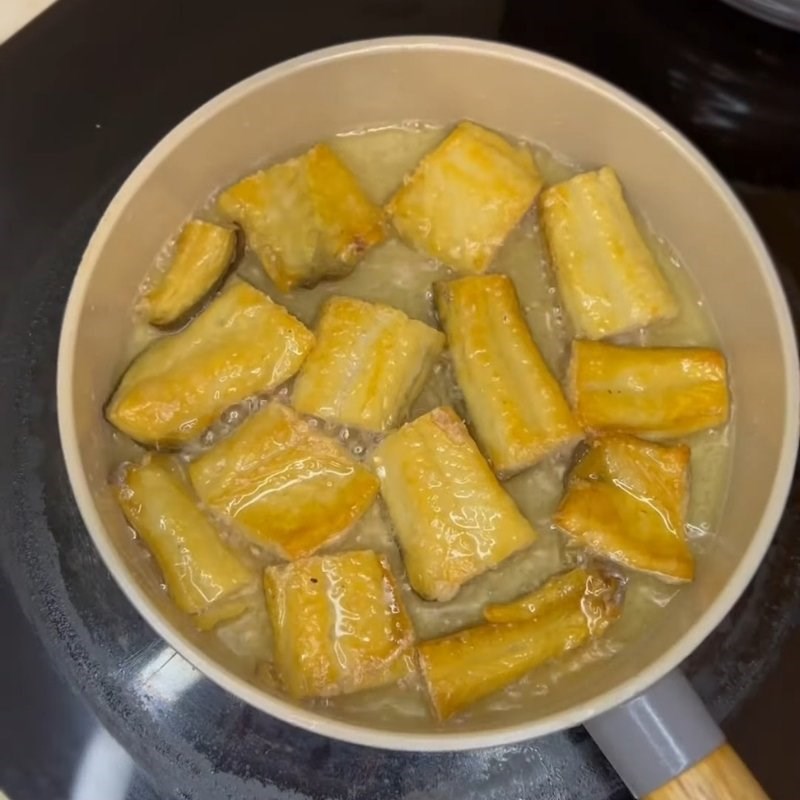 Bước 2 Cách chiên khô cá dứa ngon Khô cá dứa chiên giấm đường