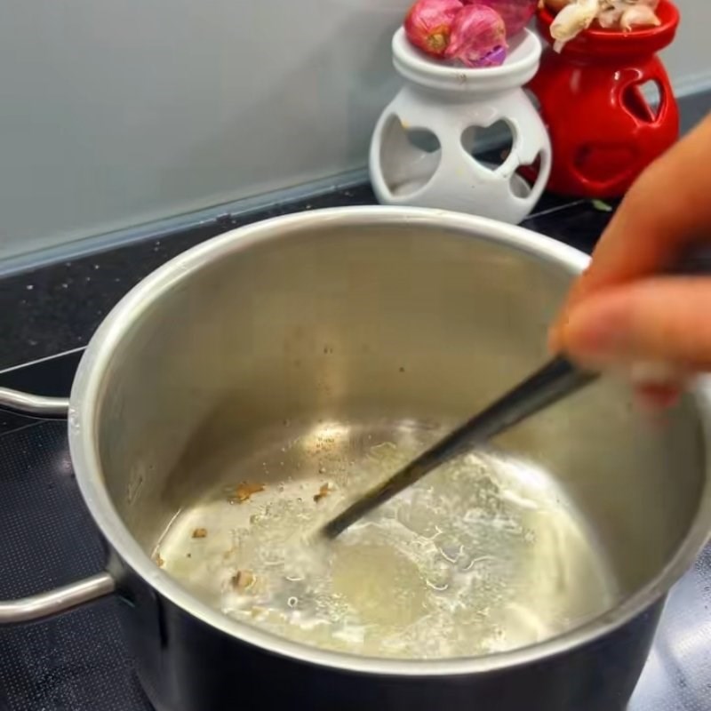 Bước 2 Cách kho cá chim ngon đậm đà Cá chim kho nghệ