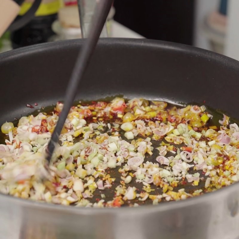 Bước 3 Cách làm lươn xào rau răm đậm đà Lươn xào rau răm