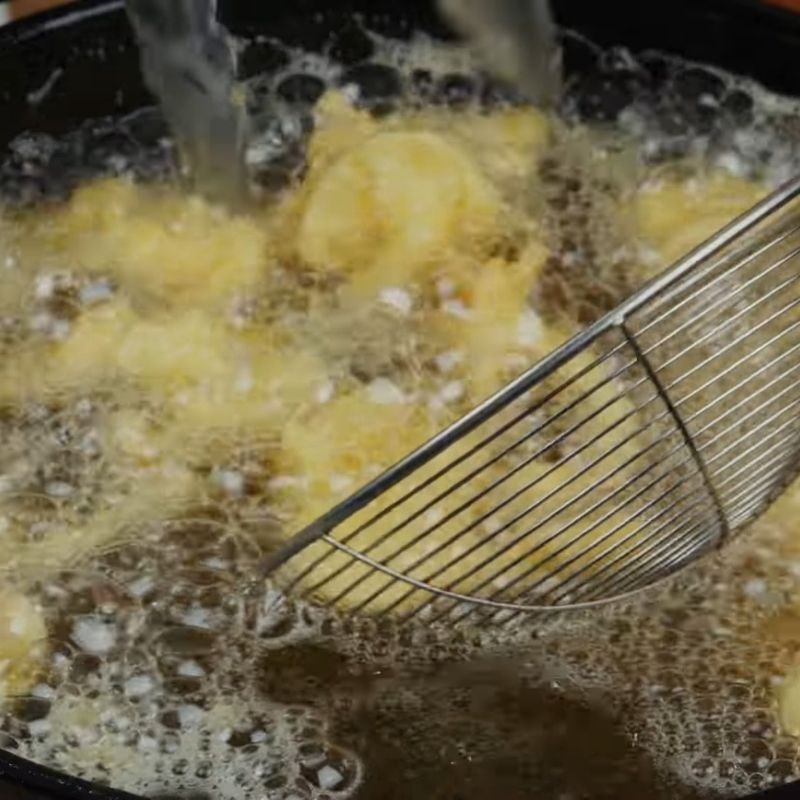 Bước 3 Cách làm nấm tẩm bột chiên giòn rụm Nấm chiên bột