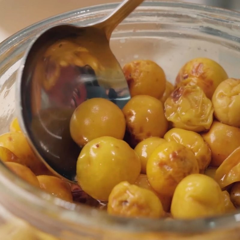 Bước 3 Cách pha nước mơ ngâm giải khát Nước mơ ngâm