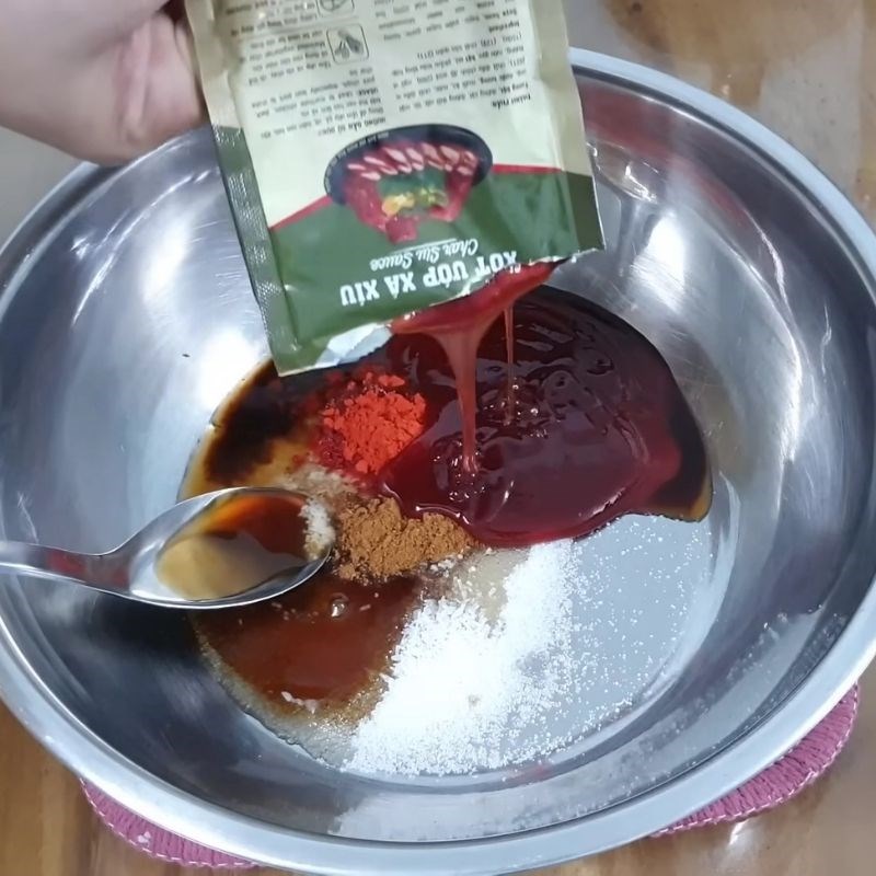 Bước 2 Cách ướp thịt xá xíu đậm đà Thịt xá xíu ướp bằng gói gia vị Cholimex