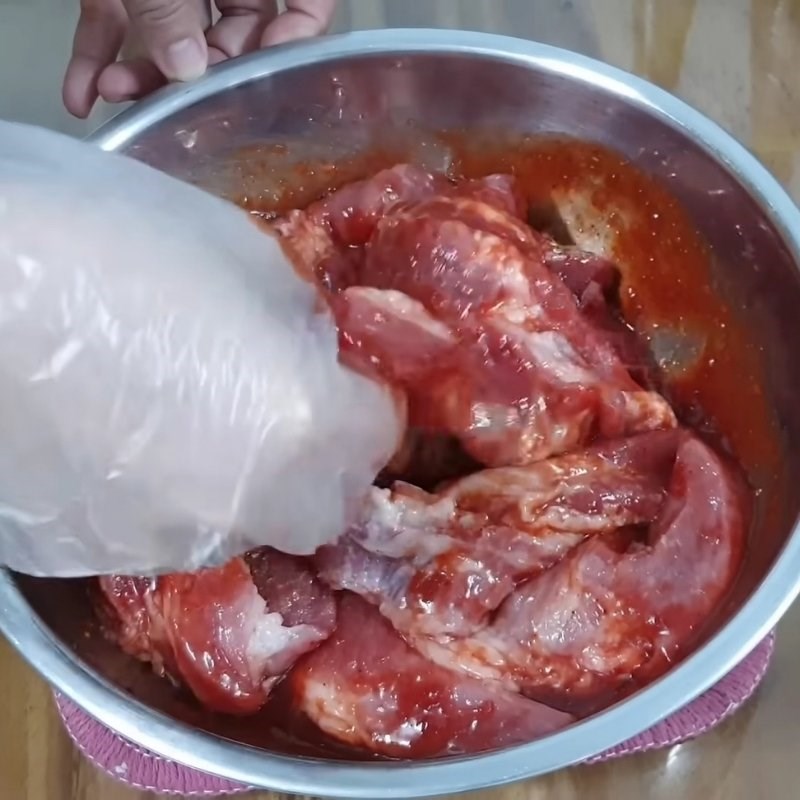 Bước 2 Cách ướp thịt xá xíu đậm đà Thịt xá xíu ướp bằng gói gia vị Cholimex