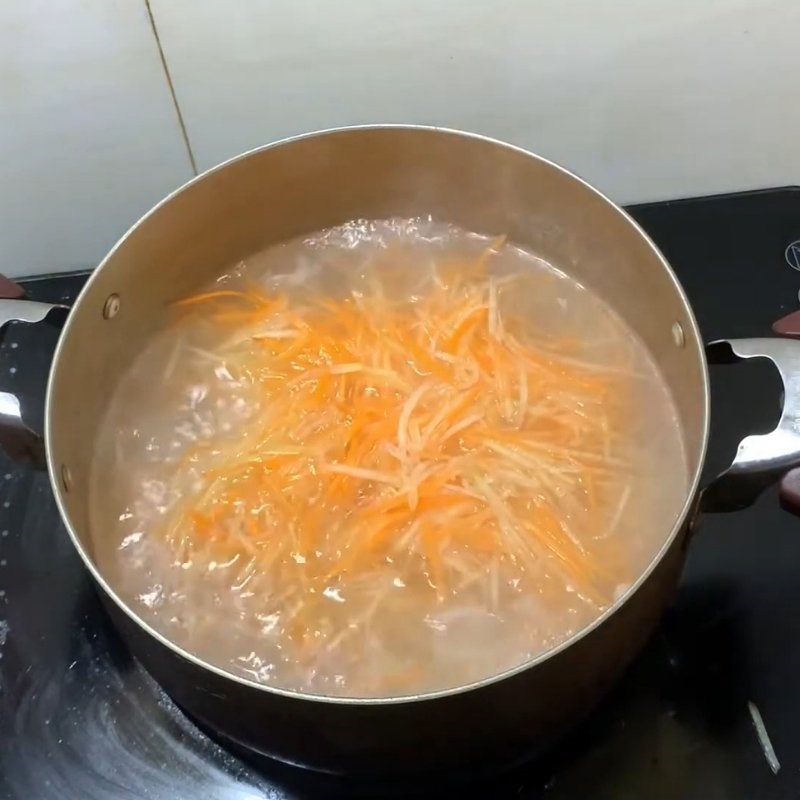 Bước 3 Chần bí xanh Nộm bí xanh